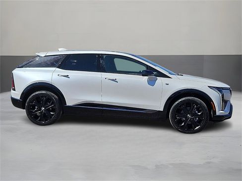 New 2025 Cadillac Optiq Sport 1 w/ LPO, ONYX Package image 5