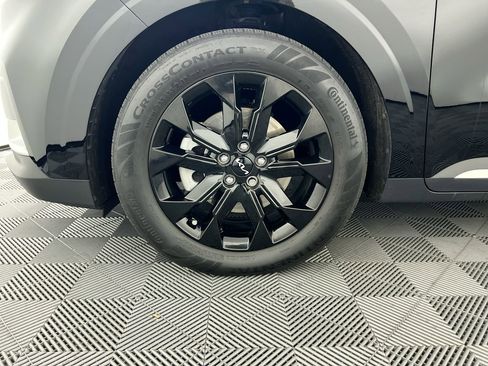 Used 2024 Kia Carnival SX Prestige image 11