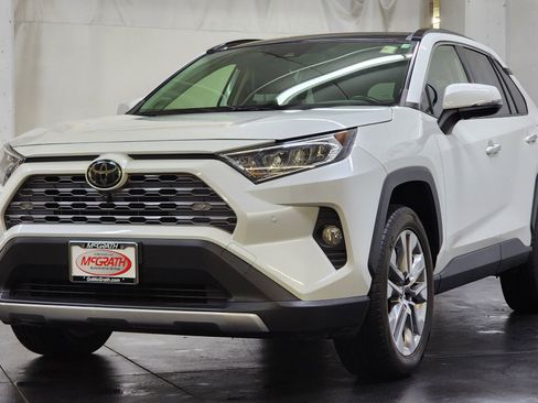 Used 2021 Toyota RAV4 Limited image 11