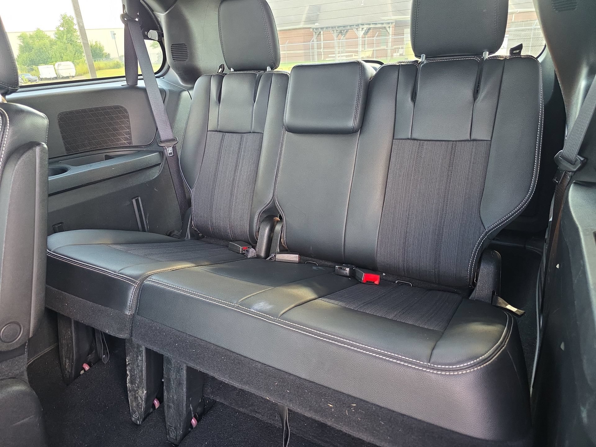 Used 2016 Chrysler Town & Country S FWD image 12