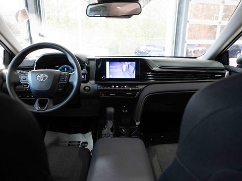 Used 2025 Toyota Camry LE image 20