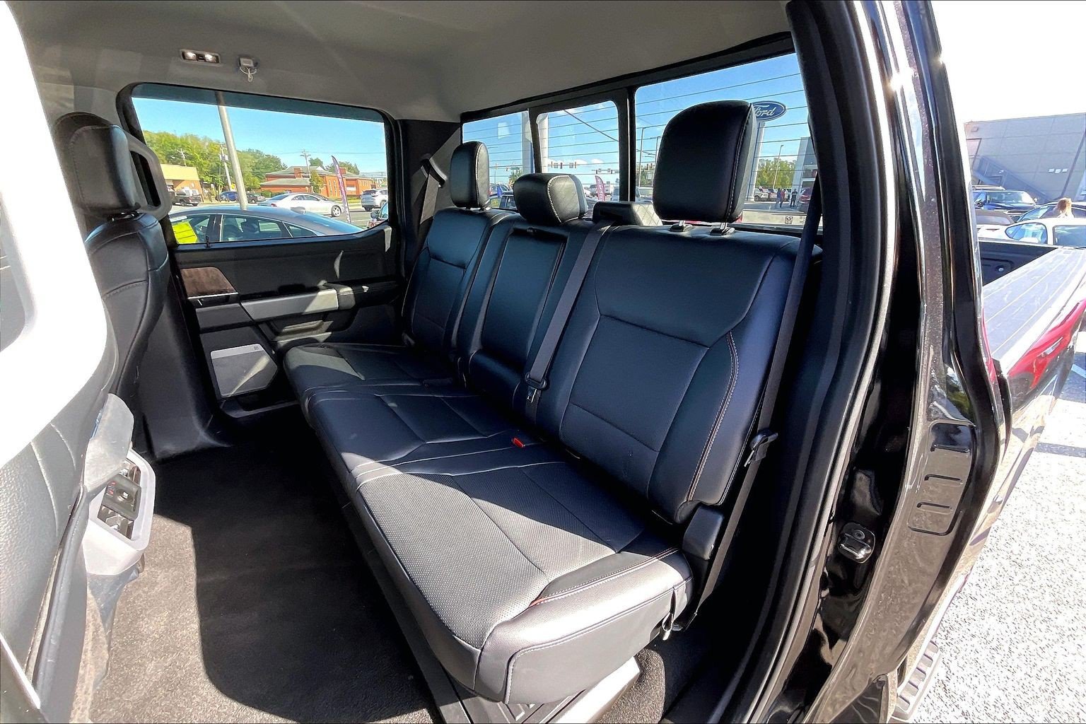 Used 2024 Ford F350 Lariat w/ Lariat Ultimate Package AWD/4WD image 26