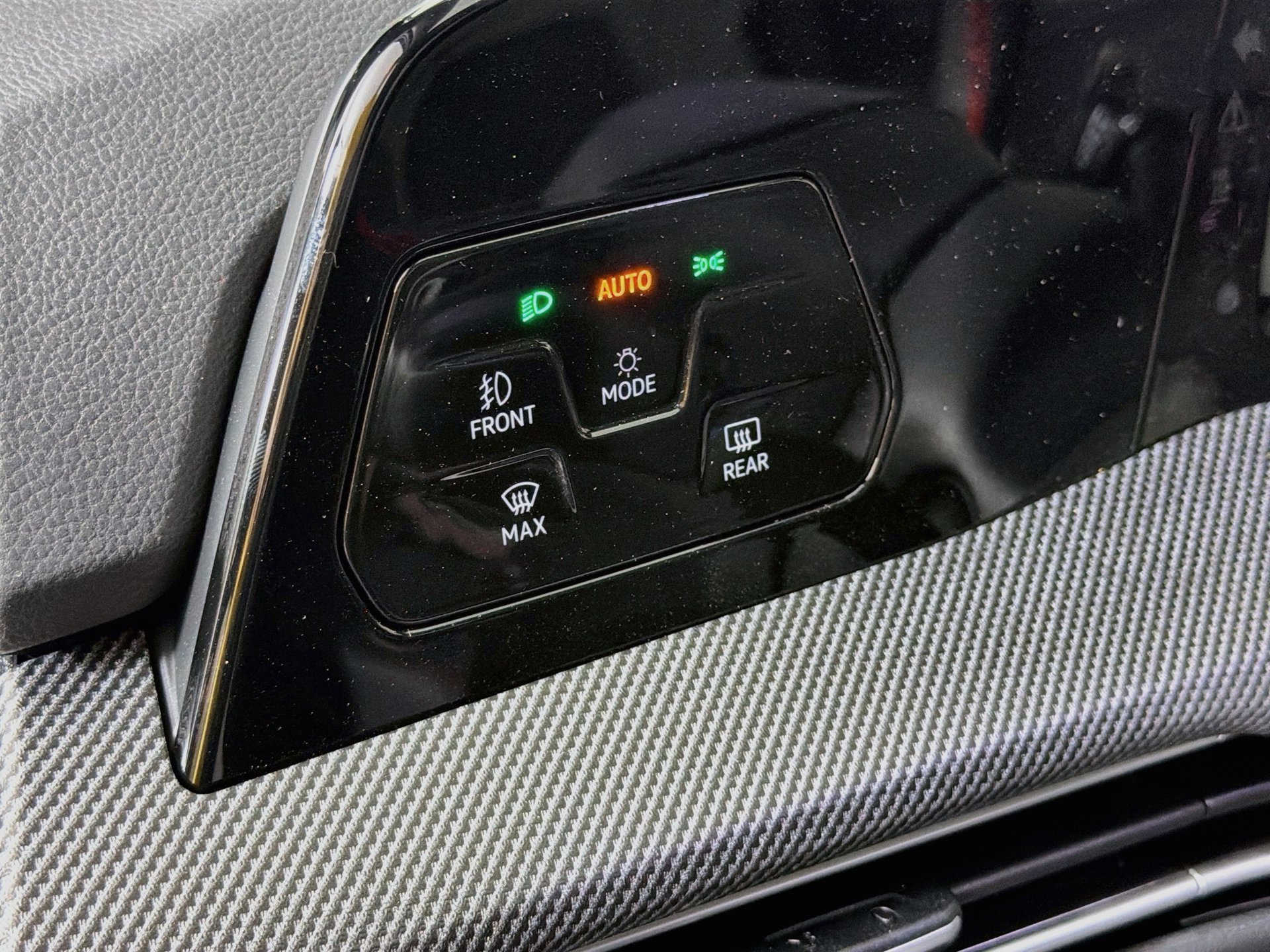 New 2026 Volkswagen GTI SE FWD image 10