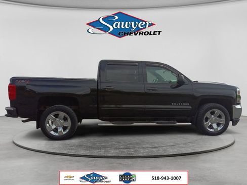 Used 2018 Chevrolet Silverado 1500 LT w/ LT Eassist Package AWD/4WD image 6