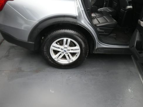 Used 2024 Ford Explorer XLT w/ Equipment Group 202A AWD/4WD image 10