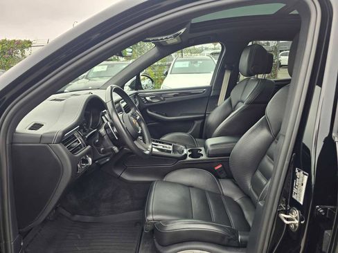 Used 2022 Porsche Macan image 21