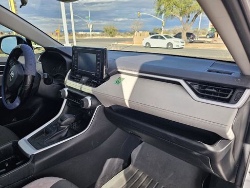 Used 2022 Toyota RAV4 XLE image 16