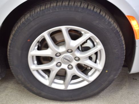 Used 2024 Chrysler Pacifica Touring-L image 38