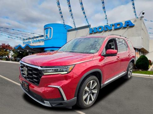 Used 2025 Honda Pilot Elite image 1