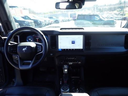 Used 2025 Ford Bronco Badlands image 19