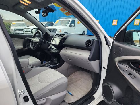 Used 2014 Toyota RAV4 EV image 27