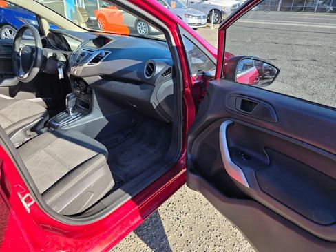 Used 2013 Ford Fiesta SE FWD image 12