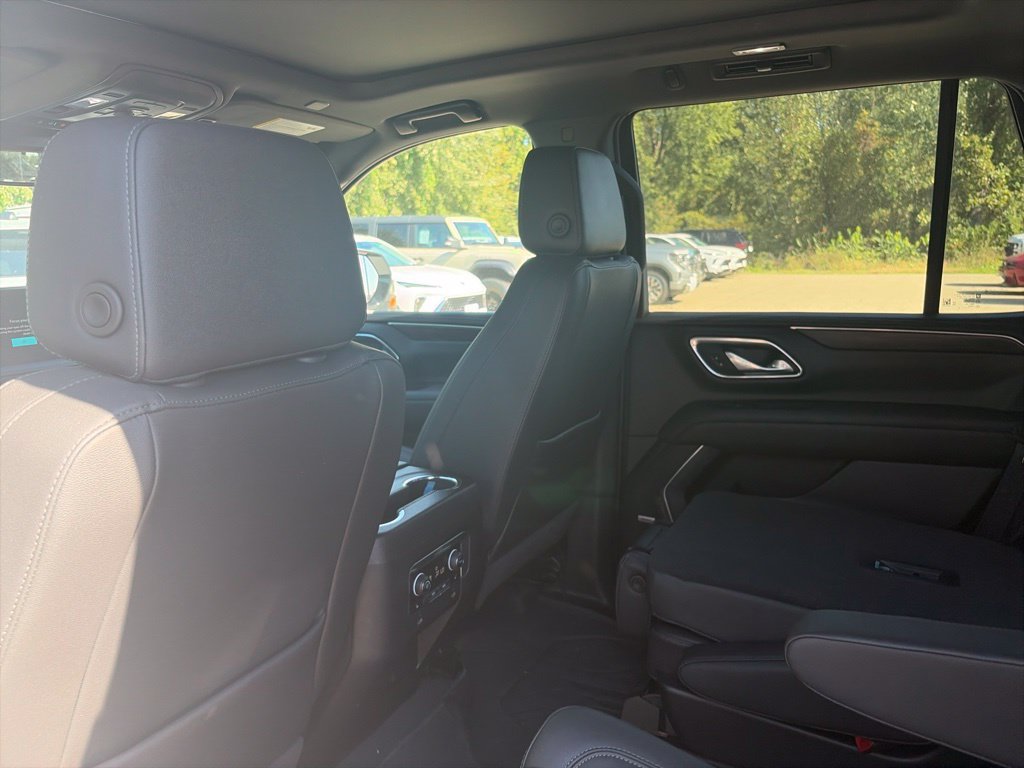 Used 2024 Chevrolet Tahoe Z71 w/ Luxury Package AWD/4WD image 11