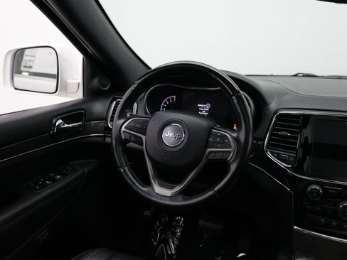 Used 2020 Jeep Grand Cherokee Overland RWD image 30