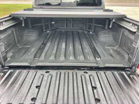 Used 2020 Nissan Frontier SV w/ Midnight Edition Floor Mats RWD image 20