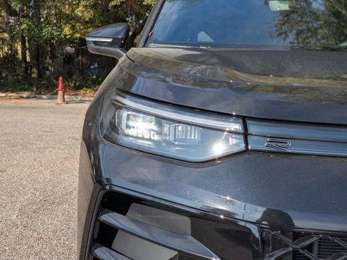 New 2026 Volkswagen Tiguan SE R-Line FWD image 9