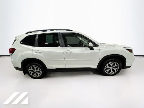 Used 2021 Subaru Forester Premium image 4