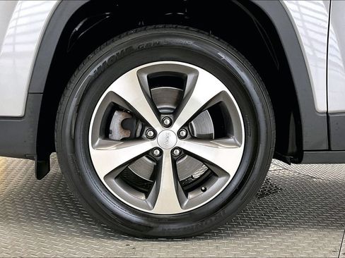 Used 2020 Jeep Cherokee Limited AWD/4WD image 8