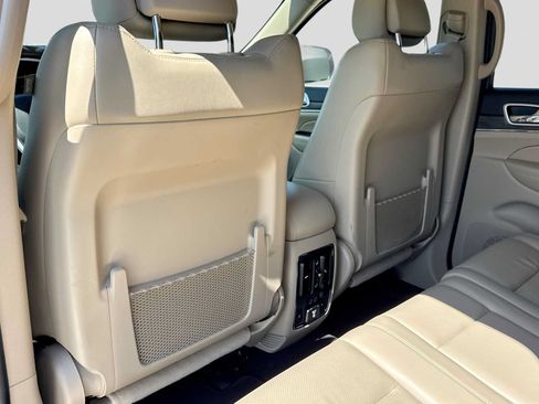 Used 2019 Jeep Grand Cherokee Limited w/ Luxury Group II AWD/4WD image 17