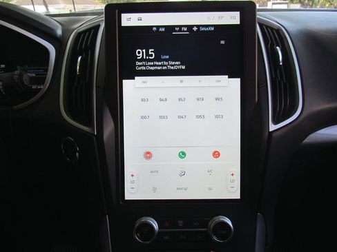 Used 2021 Ford Edge SE image 22