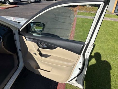 Used 2014 Nissan Rogue SL image 26