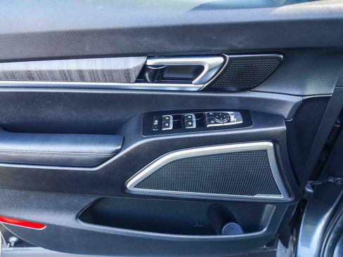 Used 2024 Kia Telluride EX w/ EX Captain's Chair Package image 25