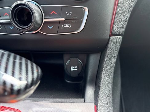 Used 2019 Dodge Charger SXT w/ Leather Interior Group RWD image 19