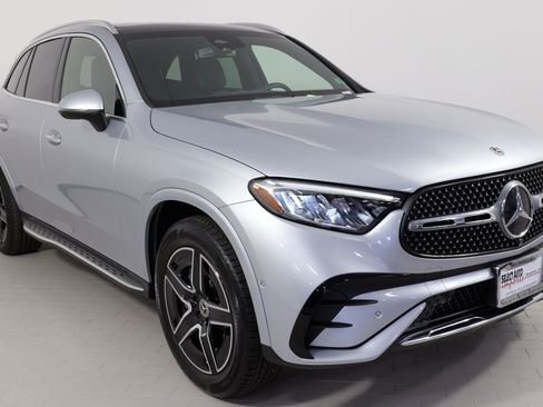 Used 2025 Mercedes-Benz GLC 350e 4MATIC image 8