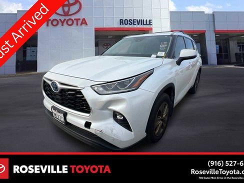 Used 2022 Toyota Highlander Bronze Edition image 1