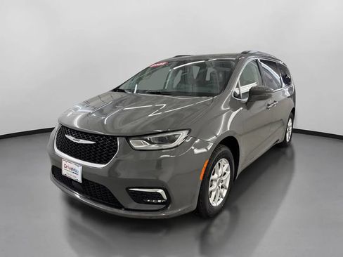 Used 2022 Chrysler Pacifica Touring-L FWD image 4