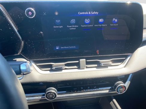 Used 2025 Chevrolet Equinox LT image 20