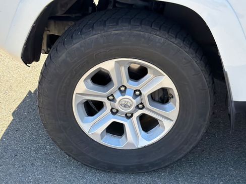 Used 2019 Toyota 4Runner SR5 AWD/4WD image 21