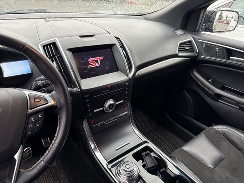 Used 2019 Ford Edge ST image 9
