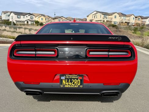 Used 2015 Dodge Challenger SRT Hellcat image 9