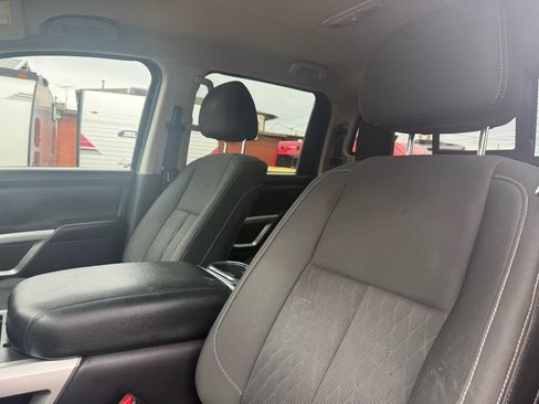 Used 2017 Nissan Titan SV AWD/4WD image 14