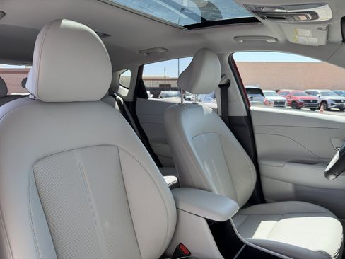 Used 2025 Hyundai Kona Limited FWD image 42