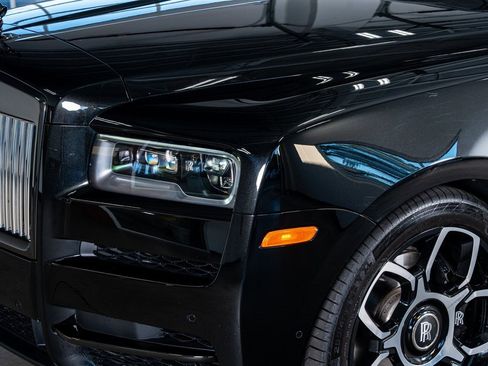 Used 2022 Rolls-Royce Cullinan Black Badge image 13