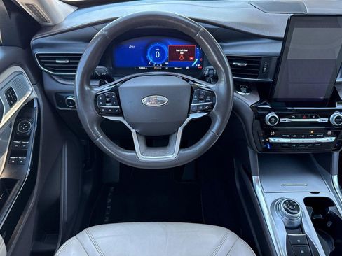 Certified 2021 Ford Explorer Platinum w/ Equipment Group 601A image 5