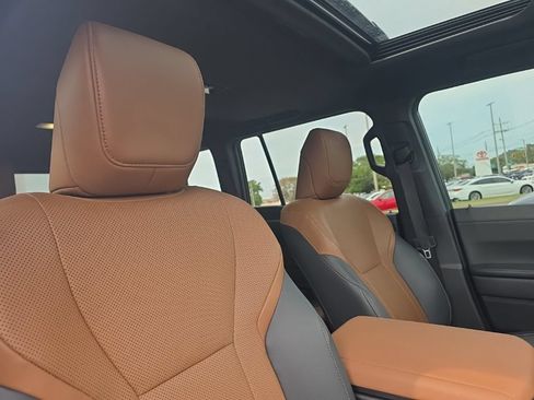 Used 2024 Lexus GX 550 w/ Cold Area Package AWD/4WD image 12
