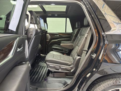 Used 2021 Cadillac Escalade Premium Luxury Platinum image 12
