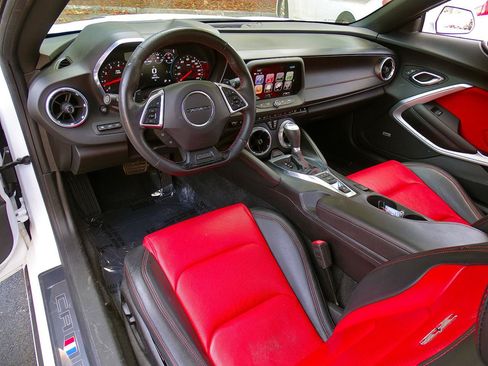 Used 2017 Chevrolet Camaro SS RWD image 18