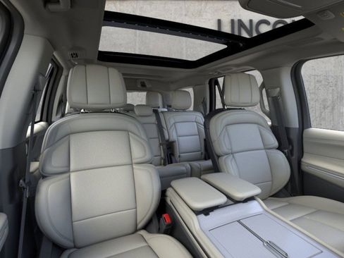 New 2025 Lincoln Navigator Reserve image 10