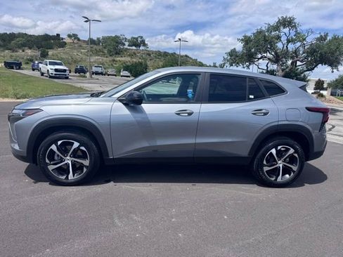Used 2024 Chevrolet Trax RS w/ Sunroof Package FWD image 4