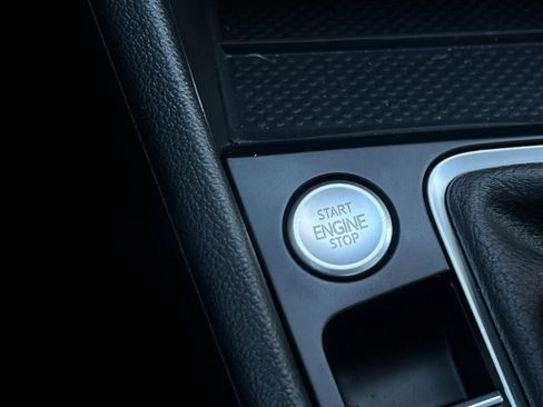 Certified 2025 Volkswagen Jetta SE image 21