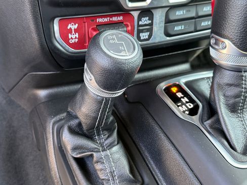 Used 2024 Jeep Wrangler Unlimited Rubicon image 34