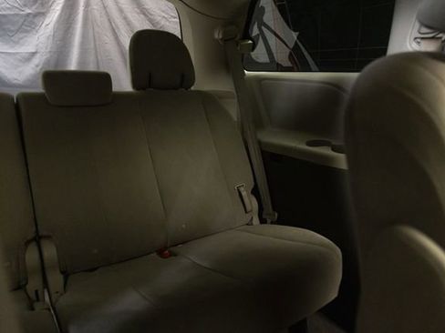 Used 2020 Toyota Sienna L FWD image 21