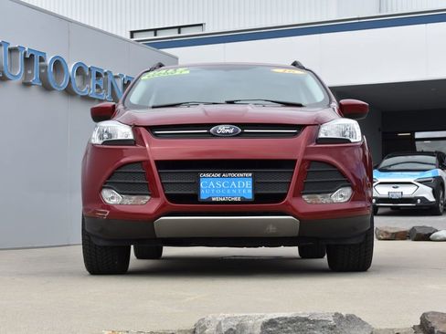 Used 2016 Ford Escape SE w/ Equipment Group 201A image 2