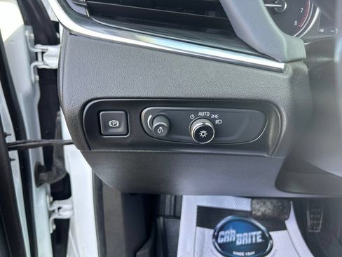 Used 2021 Buick Enclave Essence FWD image 25