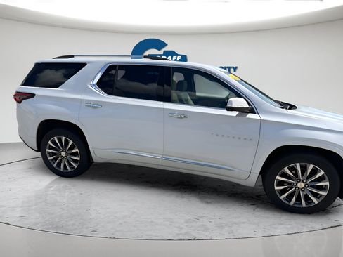 Used 2023 Chevrolet Traverse Premier AWD/4WD image 7