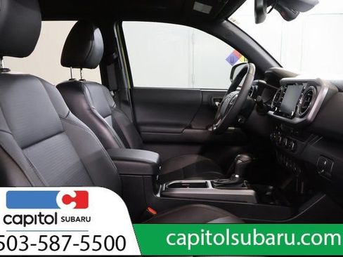 Used 2023 Toyota Tacoma TRD Sport w/ TRD Premium Sport Package AWD/4WD image 31